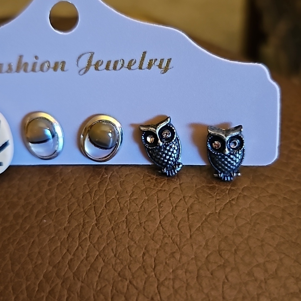 3/$30 Three Pair Wood Owl Two-tone Glass Cabochon Oval Post Earrings - Picture 3 of 5